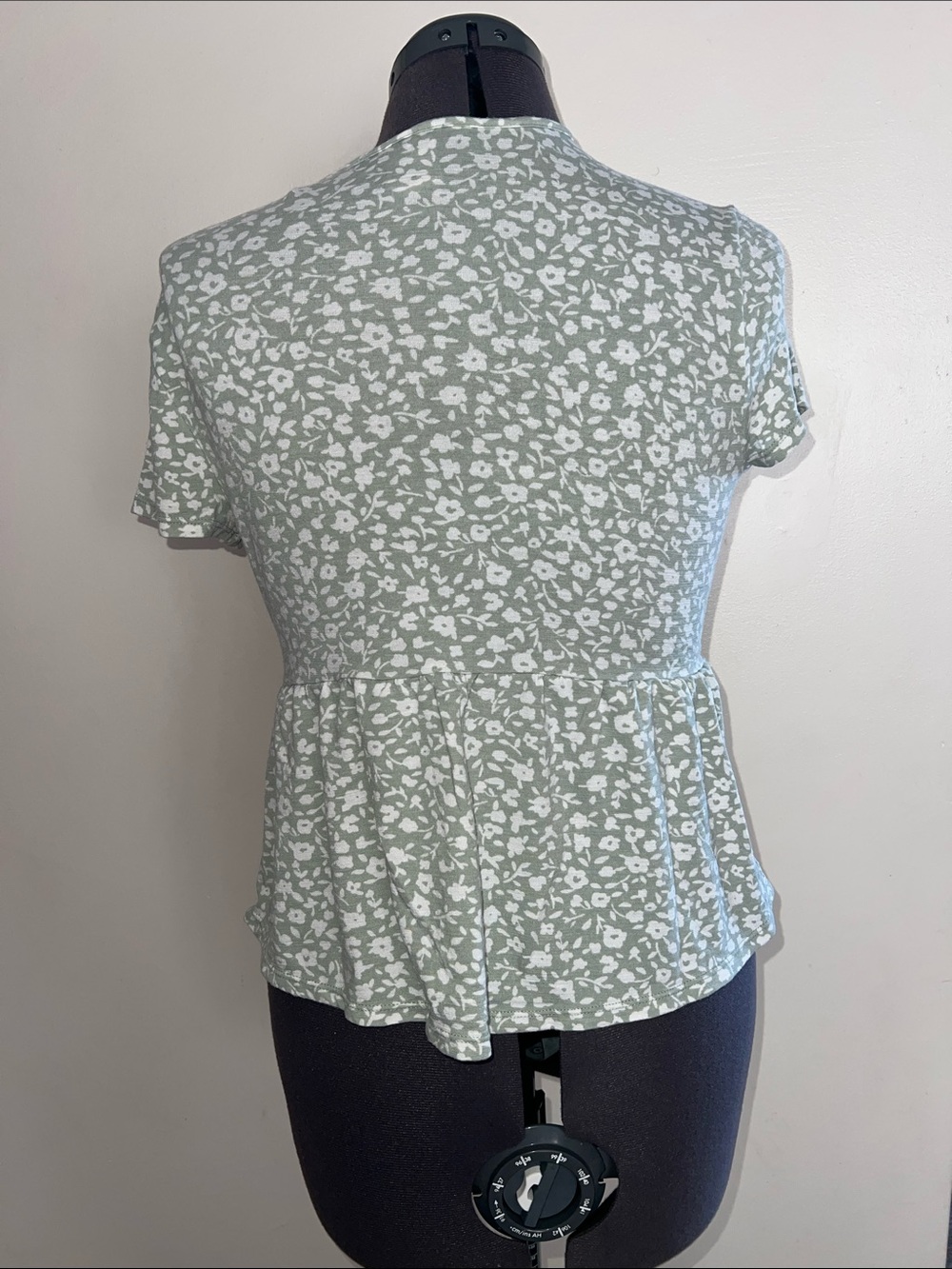 No Boundaries Sage Floral Peplum V-Neck Top - Picture 3 of 4